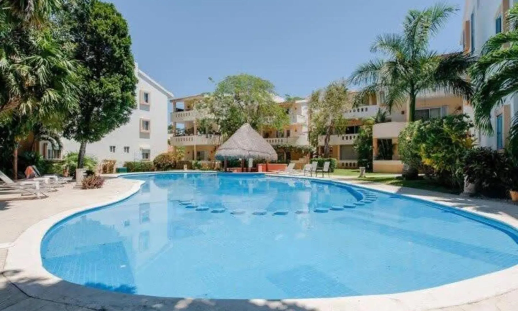 Private Balcony I Gated Playacar I Pool On Site! Apartamento Playa del Carmen
